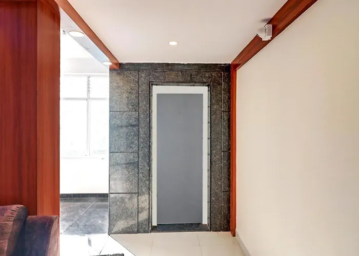 Hotel O Silver House Near Mantri Square Mall